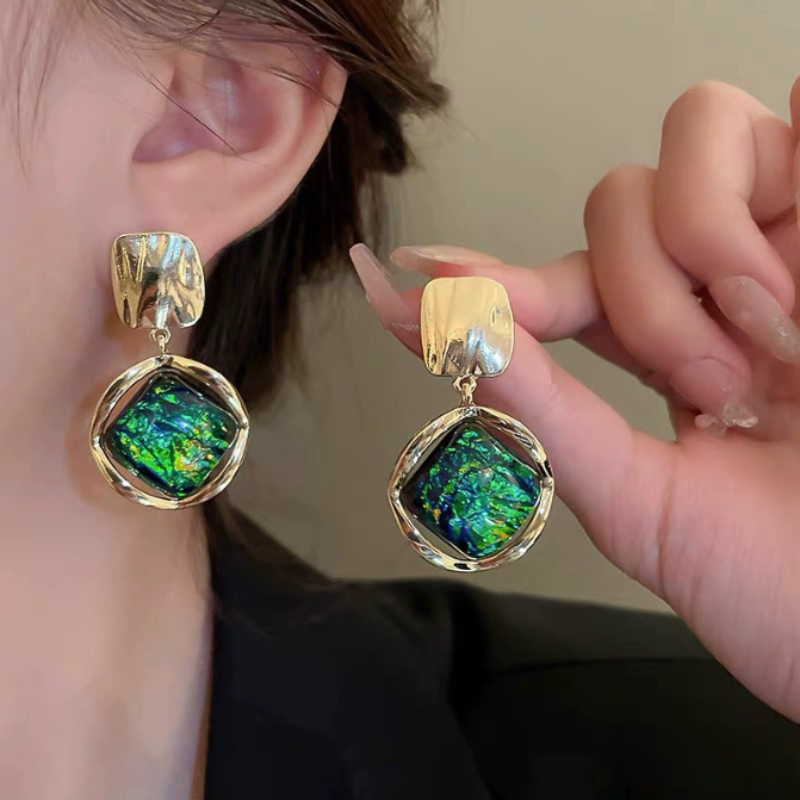 Ethnic Fashion Trends 2025 - 2025 New Trend Gradient Green Color
